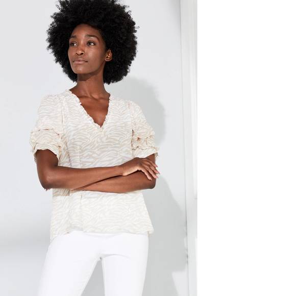 Ecru Tops - NWT Ecru APPLEGATE PUFF SLEEVE TOP in KAHLO ABSTRACT